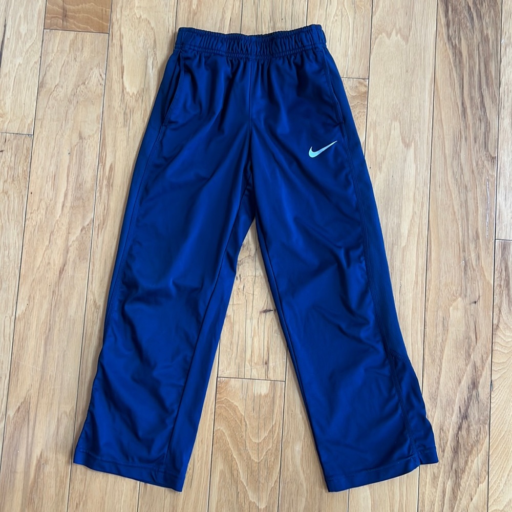 Boys Nike DriFit sweatpants size small EUC